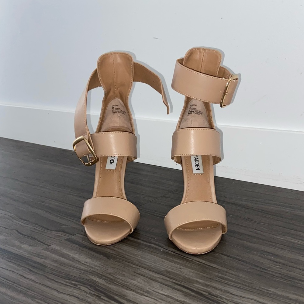 Steve Madden tan heels. Super cute worn once too high for me, 4.5” heel.